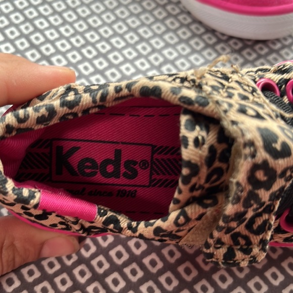Keds adorable hot pink and Cheetah sneakers - Picture 2 of 4